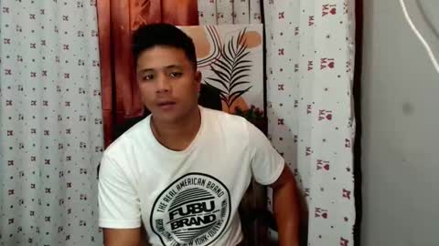 Snapshot of ur_pinoydave chatting on 02.16.25 Dave online show from 02.16.25