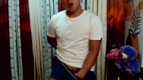 Snapshot of ur_pinoydave chatting on 03.11.25 Dave online show from 03.11.25