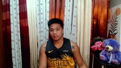 Snapshot of ur_pinoydave chatting on 03.11.25 Dave online show from 03.11.25