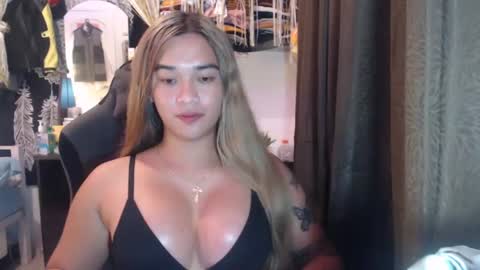 Snapshot of urasiandreamgirlxxx chatting on 02.10.25 jess online show from 02.10.25