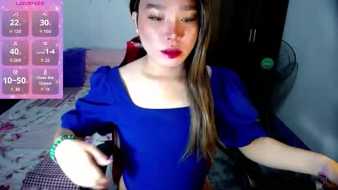 Snapshot of urasiansweet_cummer chatting on 10.14.25 KENDRA online show from 10.14.25