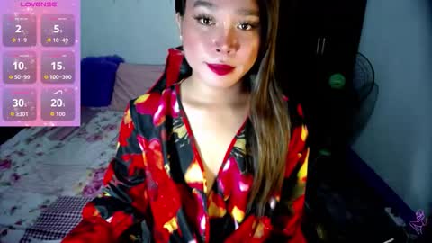 Snapshot of urasiansweet_cummer chatting on 10.29.25 KENDRA online show from 10.29.25