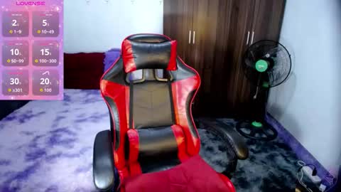 Snapshot of urasiansweet_cummer chatting on 11.27.25 KENDRA online show from 11.27.25