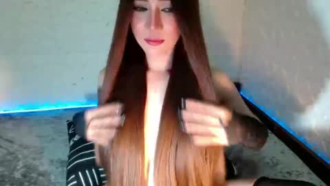 Snapshot of urbabyhot_gurl chatting on 01.10.25 QUEEN ANGEL online show from 01.10.25