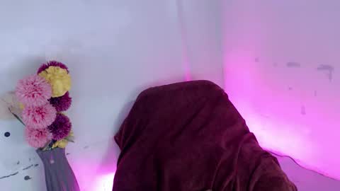 Snapshot of urbitchfantasexx_miles25 chatting on 11.04.25 Miles online show from 11.04.25