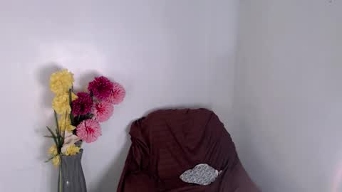 Snapshot of urbitchfantasexx_miles25 chatting on 11.25.25 Miles online show from 11.25.25