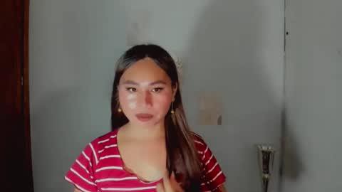 Snapshot of urdoll_trixie chatting on 11.26.25 trixie tan online show from 11.26.25