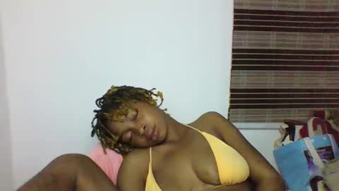 Snapshot of urflirtydoll chatting on 10.05.25 urflirtydoll online show from 10.05.25