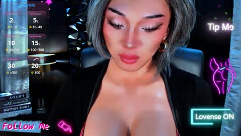 Snapshot of urgoddess_bella chatting on 09.18.25 My bella 3 online show from 09.18.25