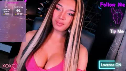 Snapshot of urgoddess_bella chatting on 09.23.25 My bella 3 online show from 09.23.25