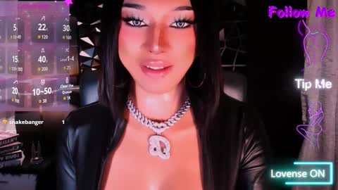 Snapshot of urgoddess_bella chatting on 09.25.25 My bella 3 online show from 09.25.25