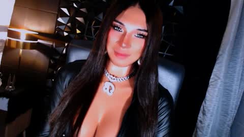 Snapshot of urgoddess_bella chatting on 09.29.25 My bella 3 online show from 09.29.25