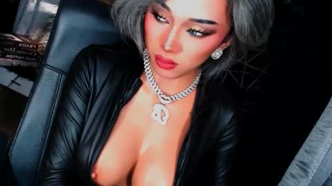 Snapshot of urgoddess_bella chatting on 10.09.25 My bella 3 online show from 10.09.25