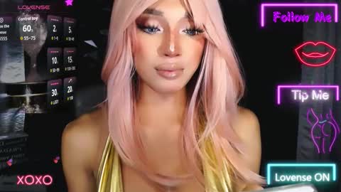 Snapshot of urgoddess_bella chatting on 10.22.25 My bella 3 online show from 10.22.25