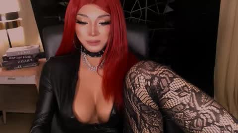 Snapshot of urgoddess_bella chatting on 10.30.25 My bella 3 online show from 10.30.25