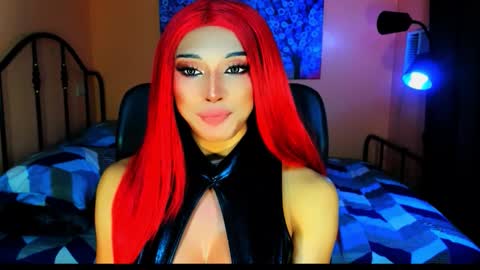 Snapshot of urgoddess_bella chatting on 11.11.25 My bella 3 online show from 11.11.25