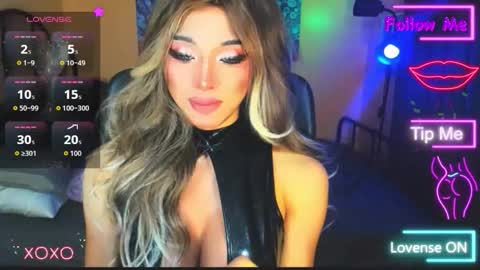 Snapshot of urgoddess_bella chatting on 11.16.25 My bella 3 online show from 11.16.25