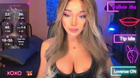 Snapshot of urgoddess_bella chatting on 11.25.25 My bella 3 online show from 11.25.25