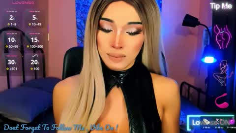 Snapshot of urgoddess_bella chatting on 12.02.25 My bella 3 online show from 12.02.25