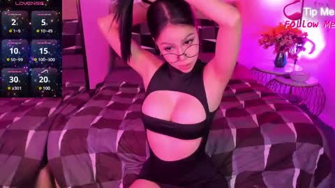 Snapshot of urgoddessofsex chatting on 01.03.25 angela online show from 01.03.25