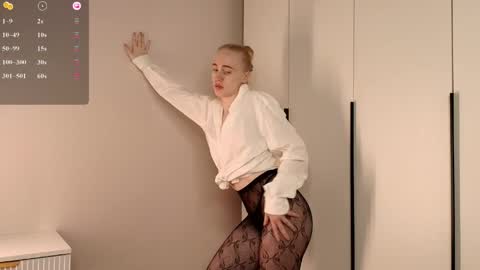 Snapshot of uriyani chatting on 04.25.26 ElizabethLizy online show from 04.25.26