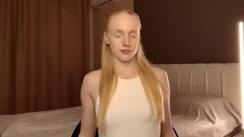 Snapshot of uriyani chatting on 05.26.26 ElizabethLizy online show from 05.26.26