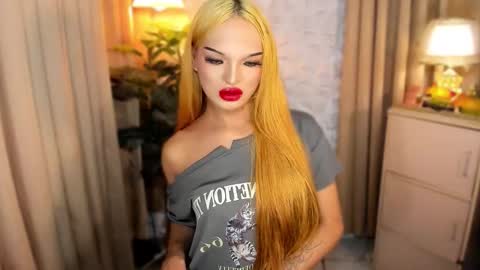 Snapshot of urladyprincessmassivecock chatting on 09.10.25 jhaii online show from 09.10.25
