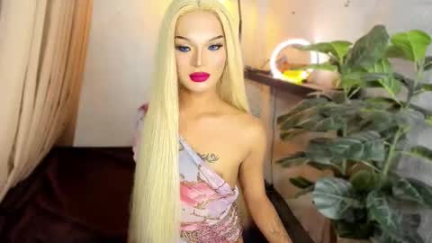Snapshot of urladyprincessmassivecock chatting on 10.07.25 jhaii online show from 10.07.25