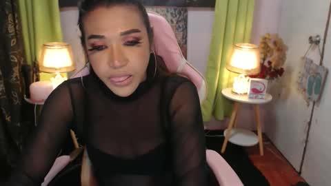 Snapshot of urlegendarysex chatting on 02.17.25 Queen Nicole online show from 02.17.25