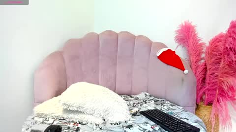 Snapshot of urlovex chatting on 12.11.24 Love online show from 12.11.24