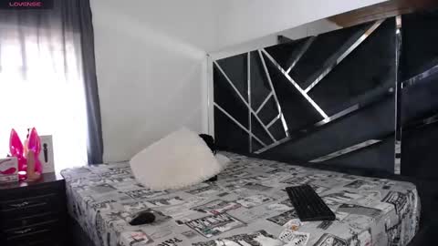 Snapshot of urlovex chatting on 01.28.25 Love online show from 01.28.25