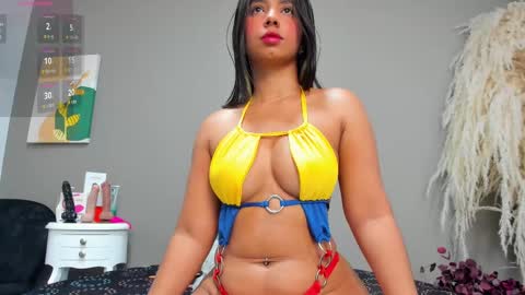 Snapshot of urlovex chatting on 09.13.25 Love online show from 09.13.25