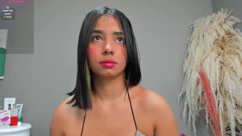 Snapshot of urlovex chatting on 09.18.25 Love online show from 09.18.25