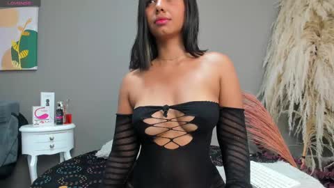 Snapshot of urlovex chatting on 09.23.25 Love online show from 09.23.25