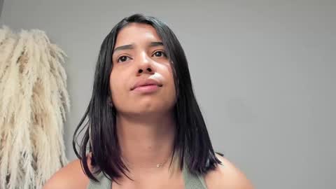 Snapshot of urlovex chatting on 09.30.25 Love online show from 09.30.25