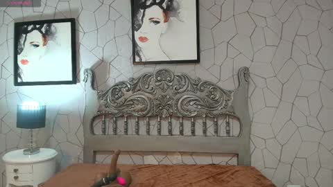 Snapshot of urlovex chatting on 10.28.25 Love online show from 10.28.25