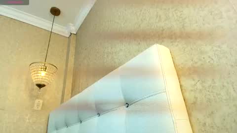 Snapshot of urlovex chatting on 11.05.25 Love online show from 11.05.25