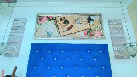 Snapshot of urlovex chatting on 11.18.25 Love online show from 11.18.25