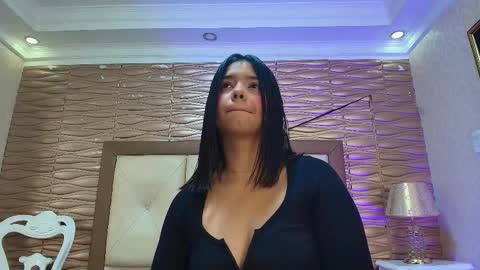 Snapshot of urlovex chatting on 11.25.25 Love online show from 11.25.25