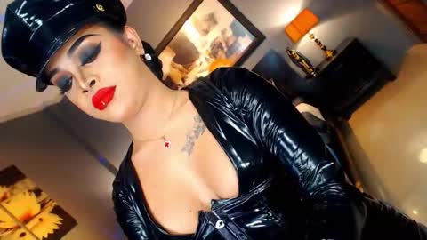 Snapshot of urmajestytyra chatting on 10.28.25 UrMajestyTyra online show from 10.28.25