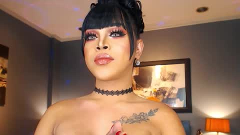 Snapshot of urmajestytyra chatting on 11.17.25 UrMajestyTyra online show from 11.17.25