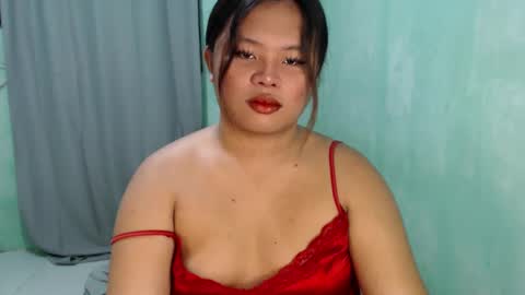 Snapshot of urwifematerial69_ chatting on 12.05.24 Bella Miles Olivia online show from 12.05.24