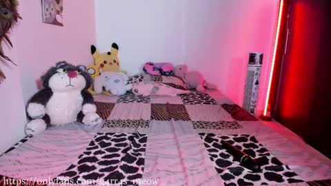 Snapshot of uryko_yor chatting on 01.28.25 online show from 01.28.25