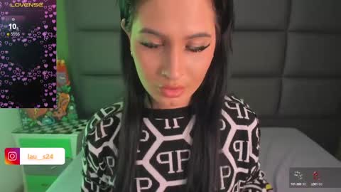 Snapshot of vain_sexualxx chatting on 03.10.25 luna online show from 03.10.25