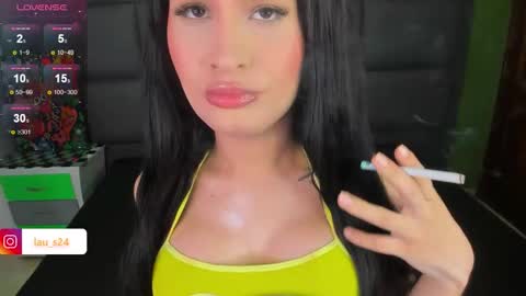 Snapshot of vain_sexualxx chatting on 09.15.25 luna online show from 09.15.25