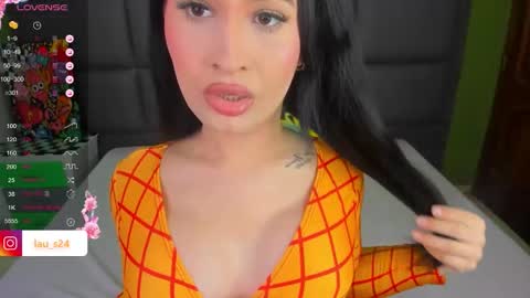 Snapshot of vain_sexualxx chatting on 10.08.25 luna online show from 10.08.25