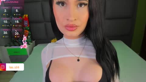 Snapshot of vain_sexualxx chatting on 10.27.25 luna online show from 10.27.25