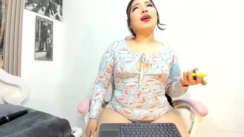 Snapshot of vaiolet_sexycurvy_ chatting on 07.12.26 vaiolet_sexycurvy_ online show from 07.12.26