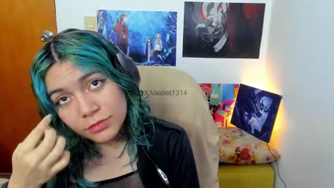 Snapshot of vaioletuwu chatting on 11.17.25 Vaiolet1314 online show from 11.17.25