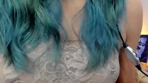 Snapshot of vaioletuwu chatting on 11.21.25 Vaiolet1314 online show from 11.21.25